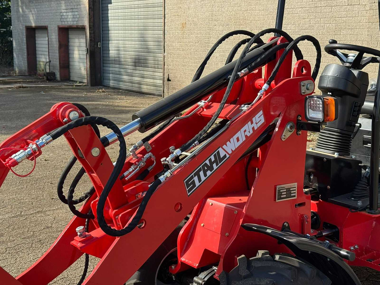 Chargeuse sur pneus 2024 STAHLWORKS R906 SHOVEL