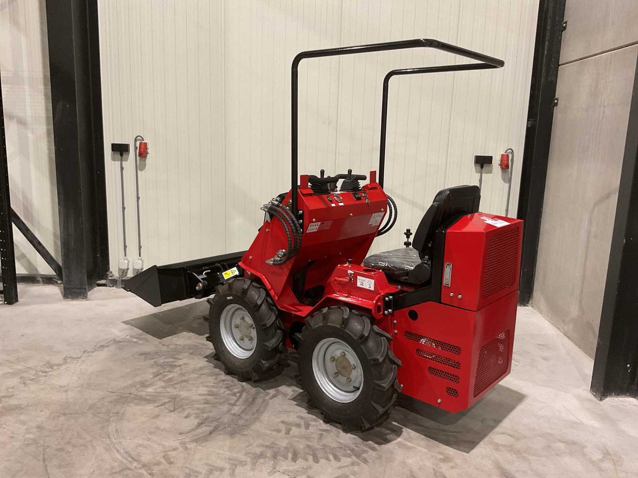 Chargeuse sur pneus 2025 RHINO-CROSS SSL480 SHOVEL