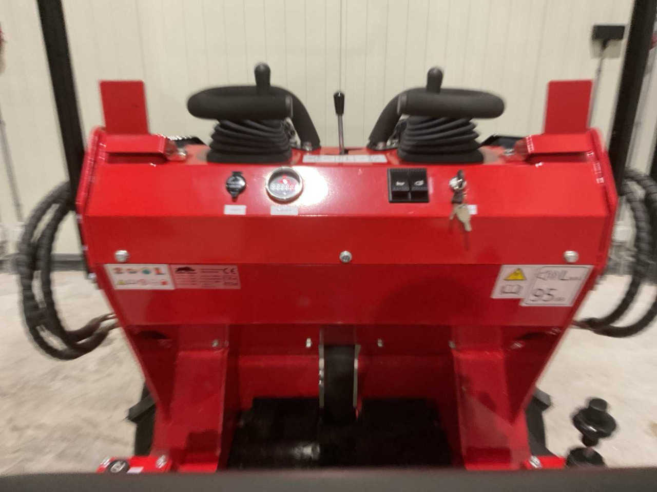 Chargeuse sur pneus 2025 RHINO-CROSS SSL480 SHOVEL