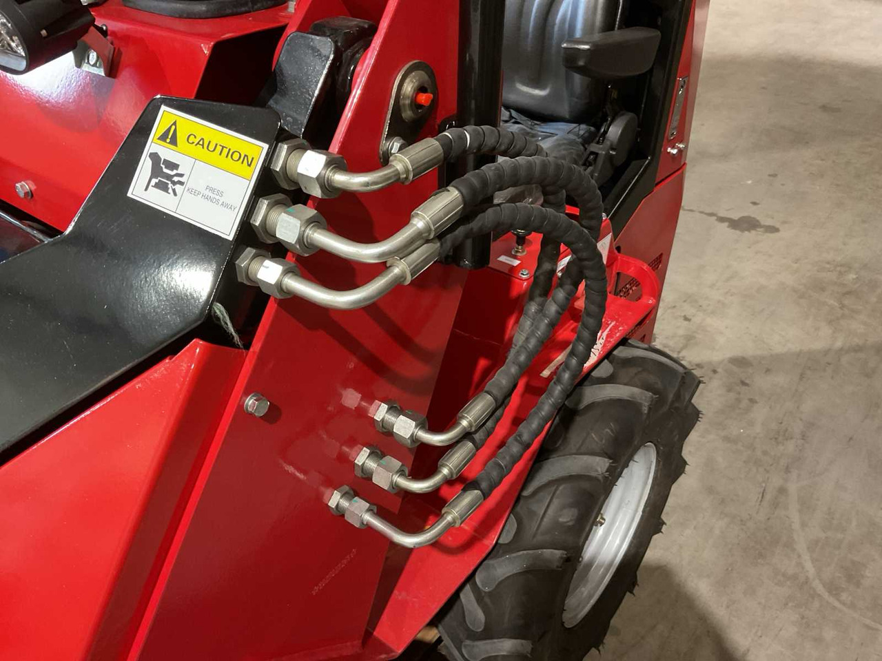 Chargeuse sur pneus 2025 RHINO-CROSS SSL480 SHOVEL