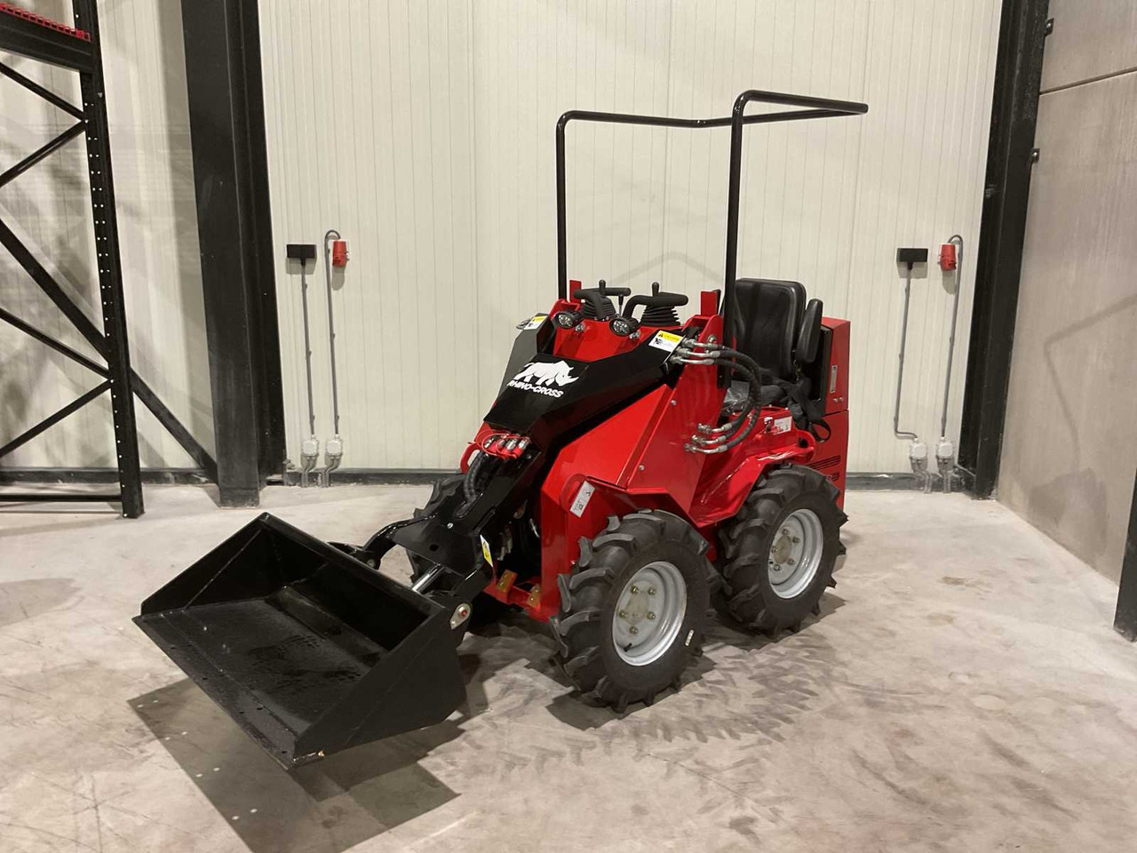 Chargeuse sur pneus 2025 RHINO-CROSS SSL480 SHOVEL