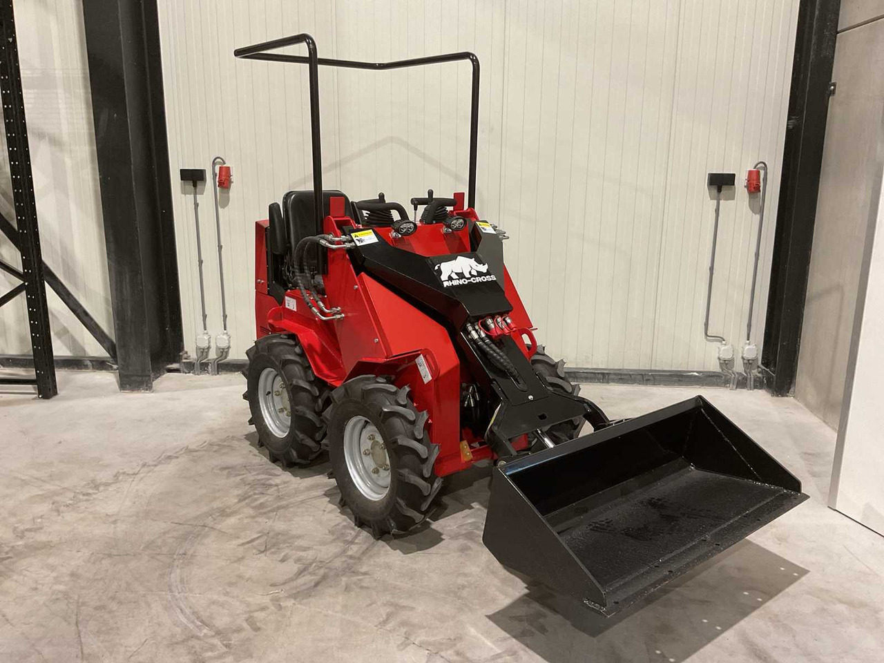 Chargeuse sur pneus 2025 RHINO-CROSS SSL480 SHOVEL