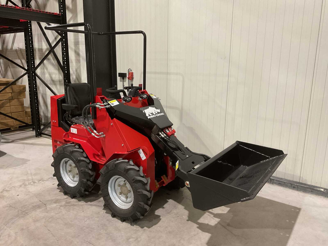 Chargeuse sur pneus 2025 RHINO-CROSS SSL480 SHOVEL