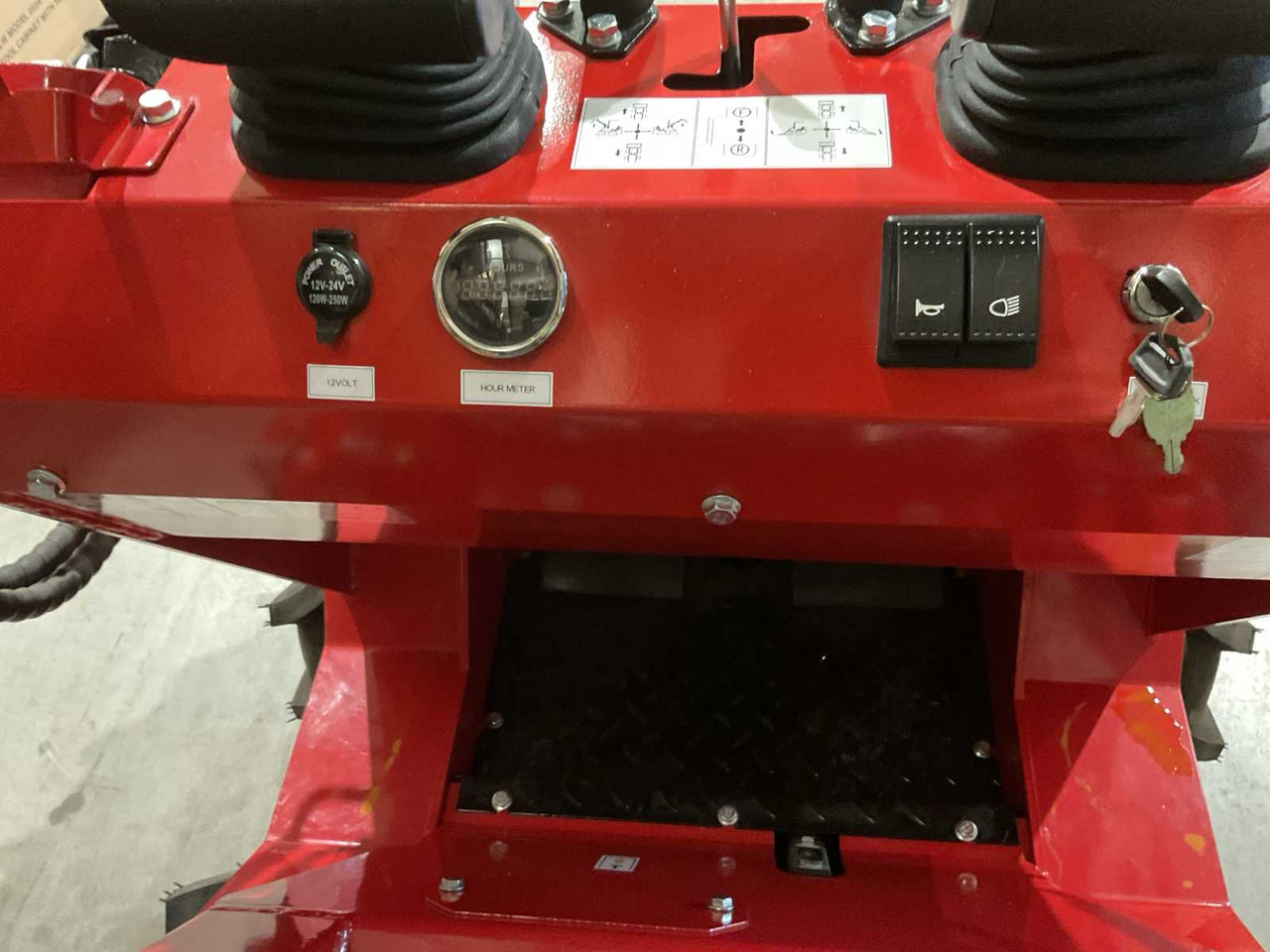 Chargeuse sur pneus 2025 RHINO-CROSS SSL480 SHOVEL