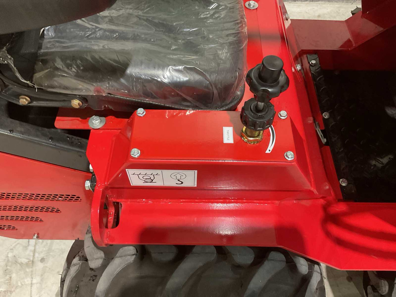 Chargeuse sur pneus 2025 RHINO-CROSS SSL480 SHOVEL