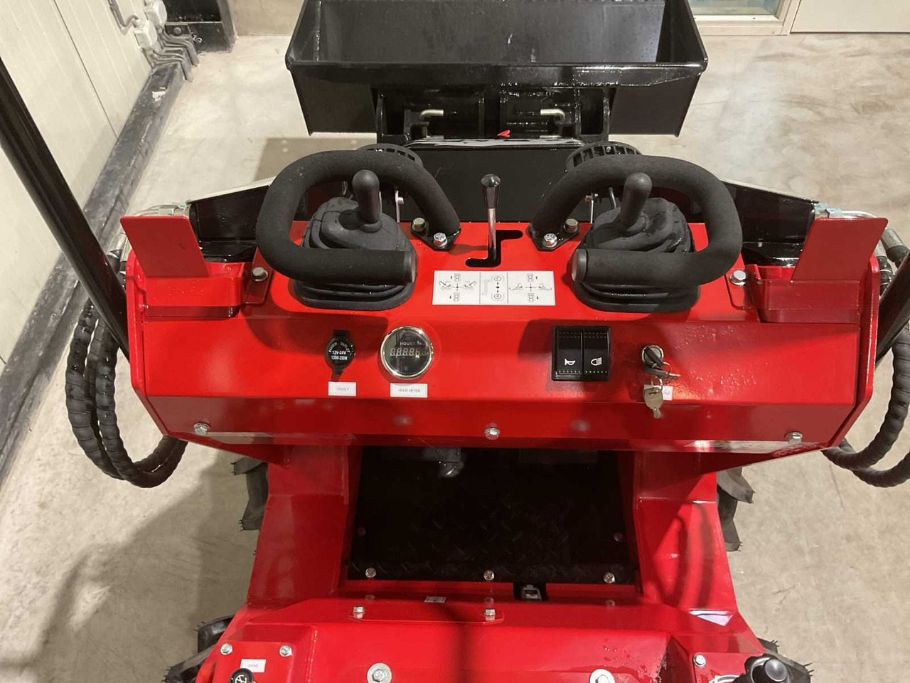 Chargeuse sur pneus 2025 RHINO-CROSS SSL480 SHOVEL