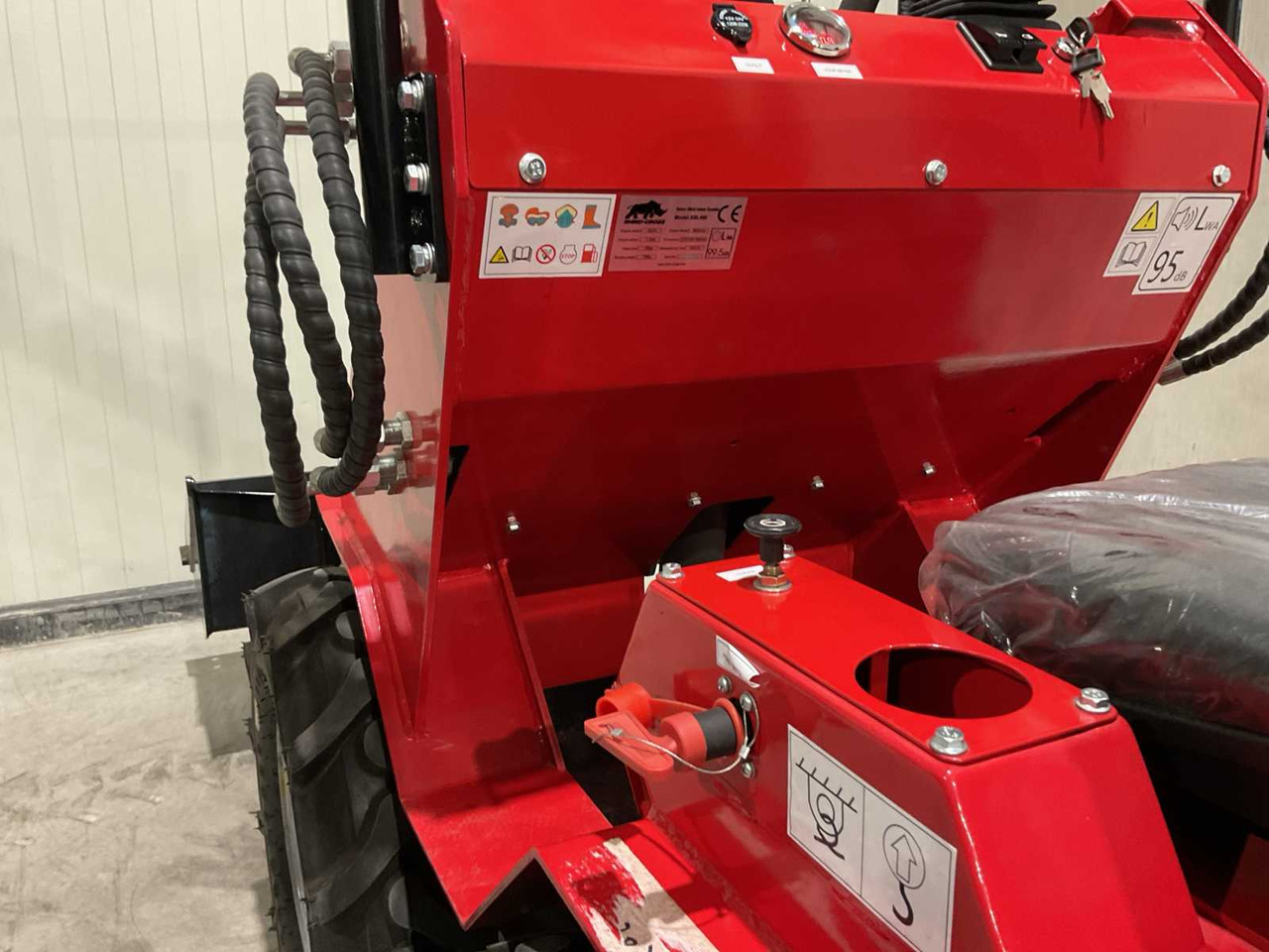 Chargeuse sur pneus 2025 RHINO-CROSS SSL480 SHOVEL