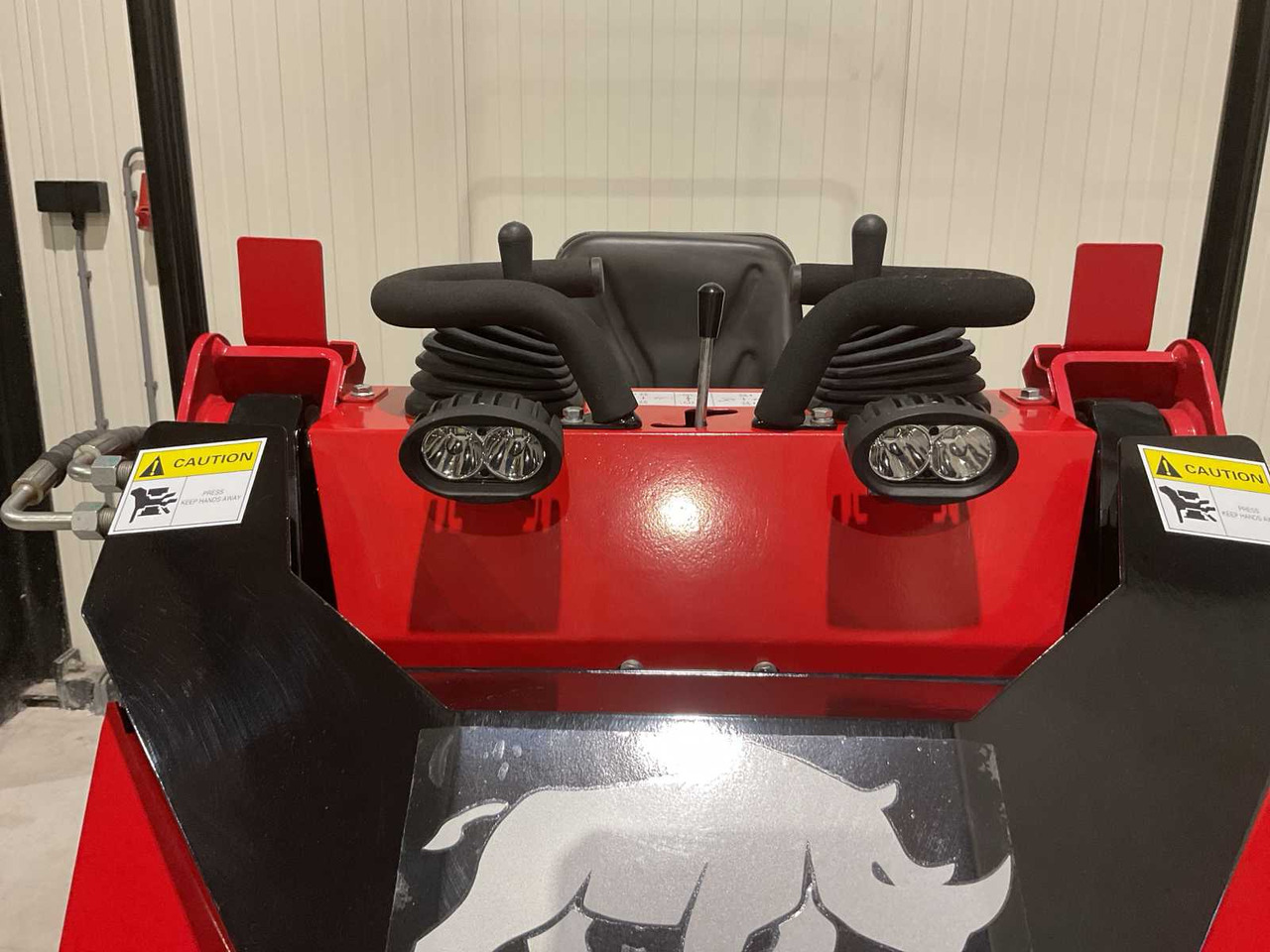 Chargeuse sur pneus 2025 RHINO-CROSS SSL480 SHOVEL