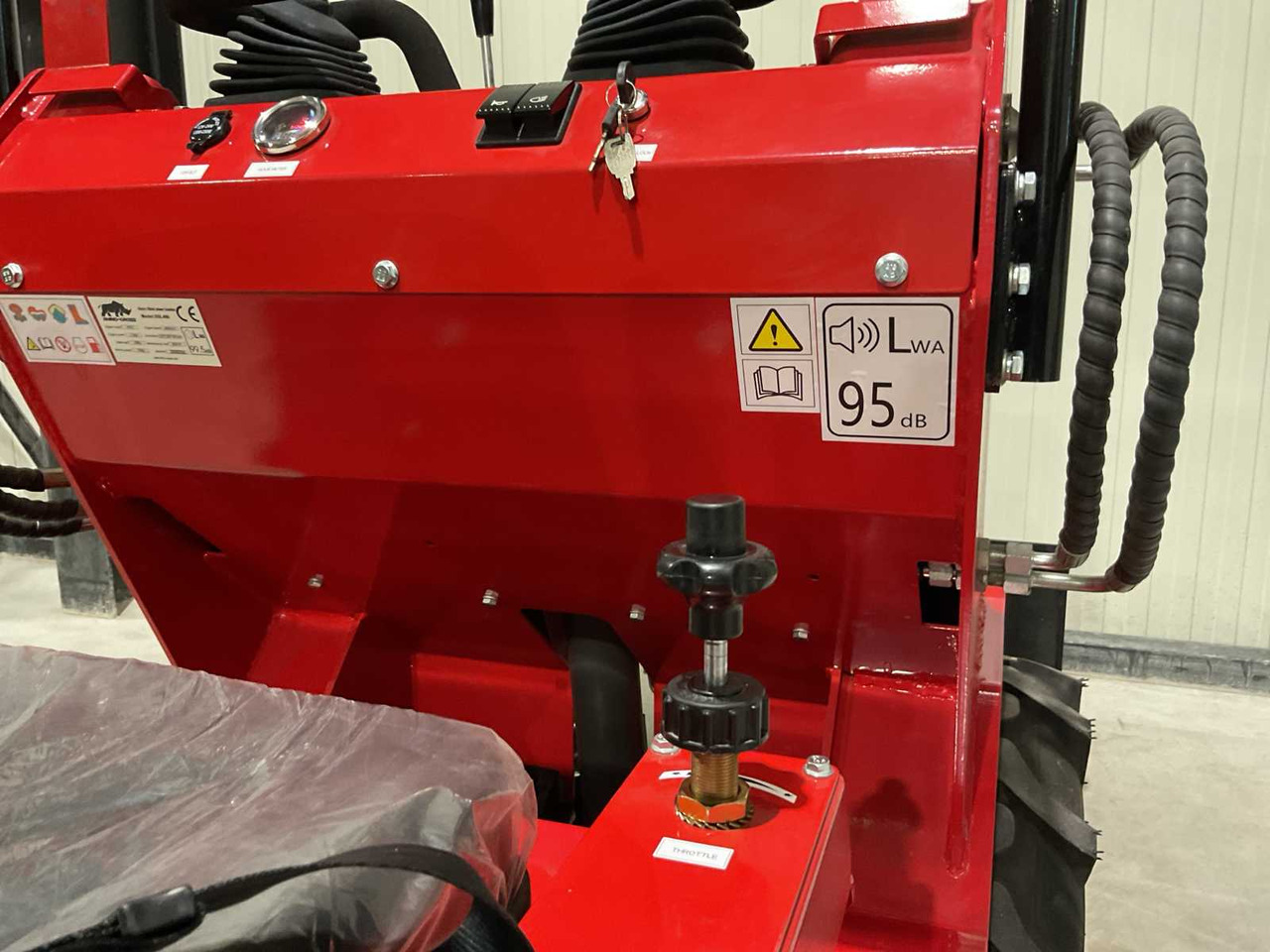 Chargeuse sur pneus 2025 RHINO-CROSS SSL480 SHOVEL