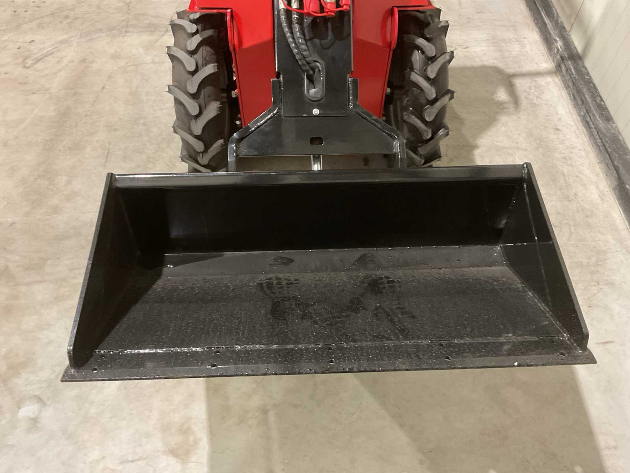 Chargeuse sur pneus 2025 RHINO-CROSS SSL480 SHOVEL