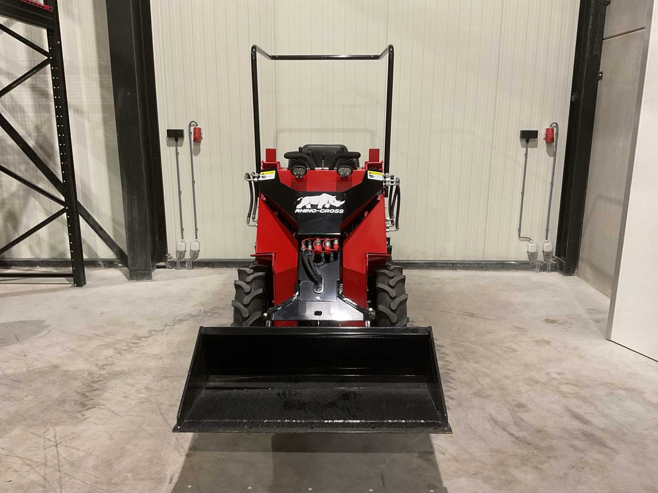 Chargeuse sur pneus 2025 RHINO-CROSS SSL480 SHOVEL