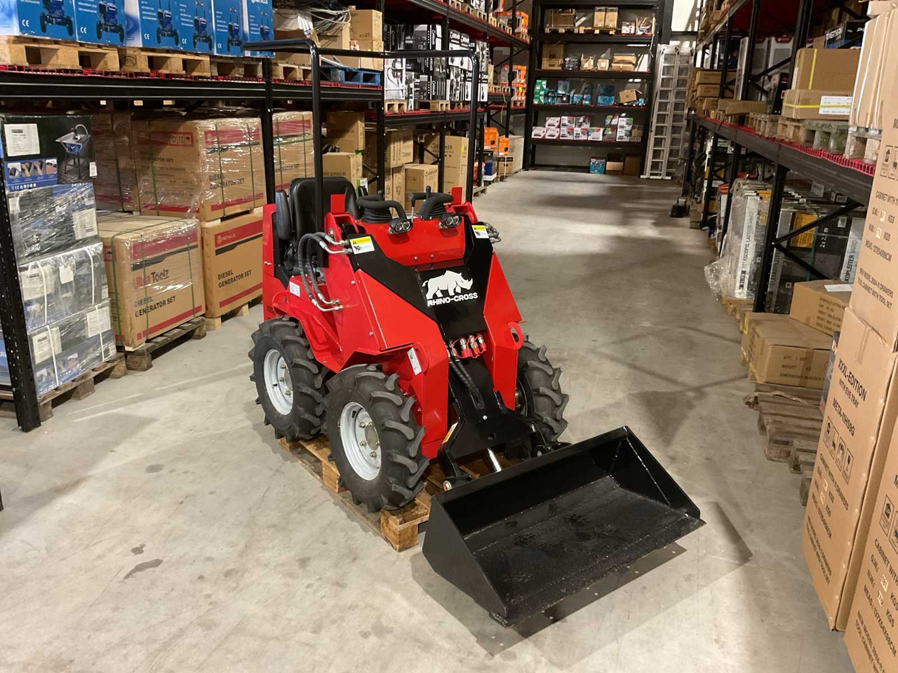 Chargeuse sur pneus 2025 RHINO-CROSS SSL480 SHOVEL