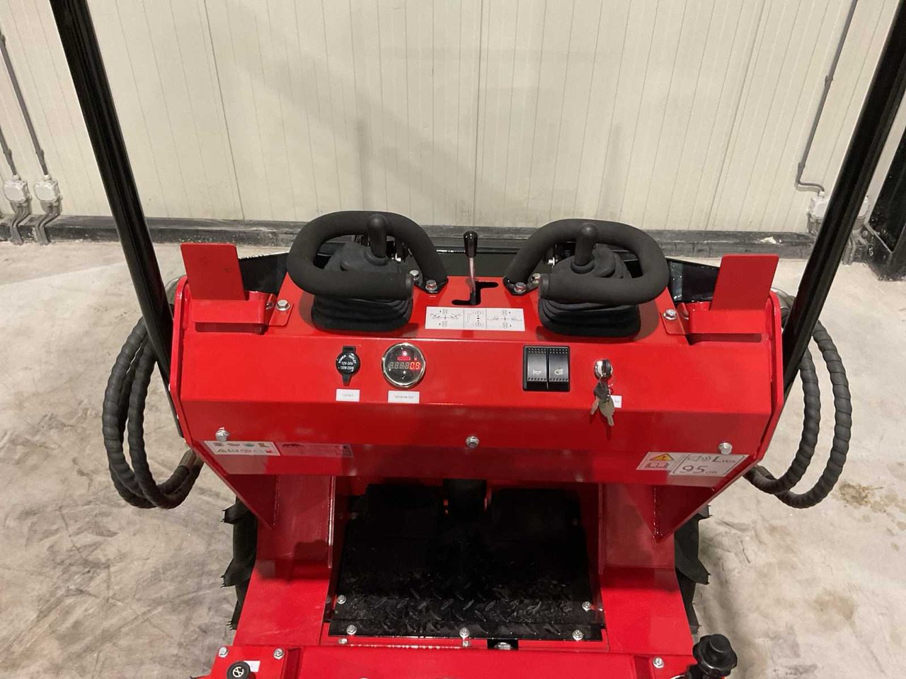 Chargeuse sur pneus 2025 RHINO-CROSS SSL480 SHOVEL