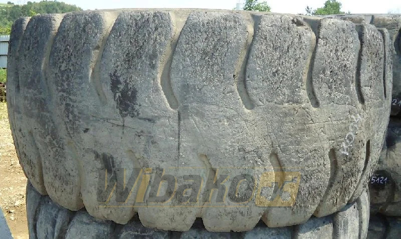 Chargeuse sur pneus 26.5/29 OPONA