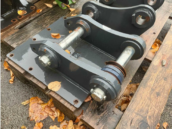 Chargeuse sur pneus  ADAPTER PLATE WITH BOLT HOLDER