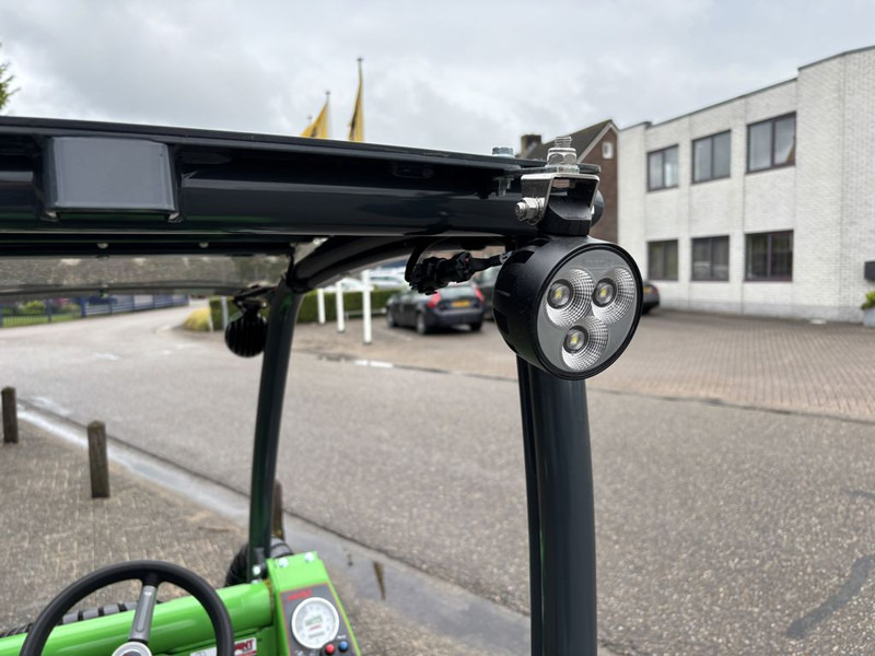 Chargeuse sur pneus Avant 423 TDL