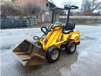 Chargeuse sur pneus Avant 530+