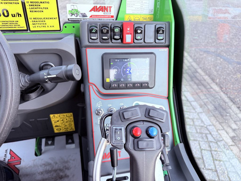 Chargeuse sur pneus Avant 760i GTX met Cabine