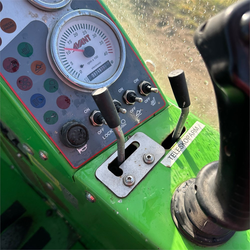 Chargeuse sur pneus Avant 860 i