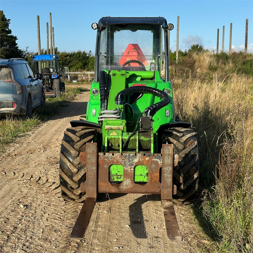 Chargeuse sur pneus Avant 860 i