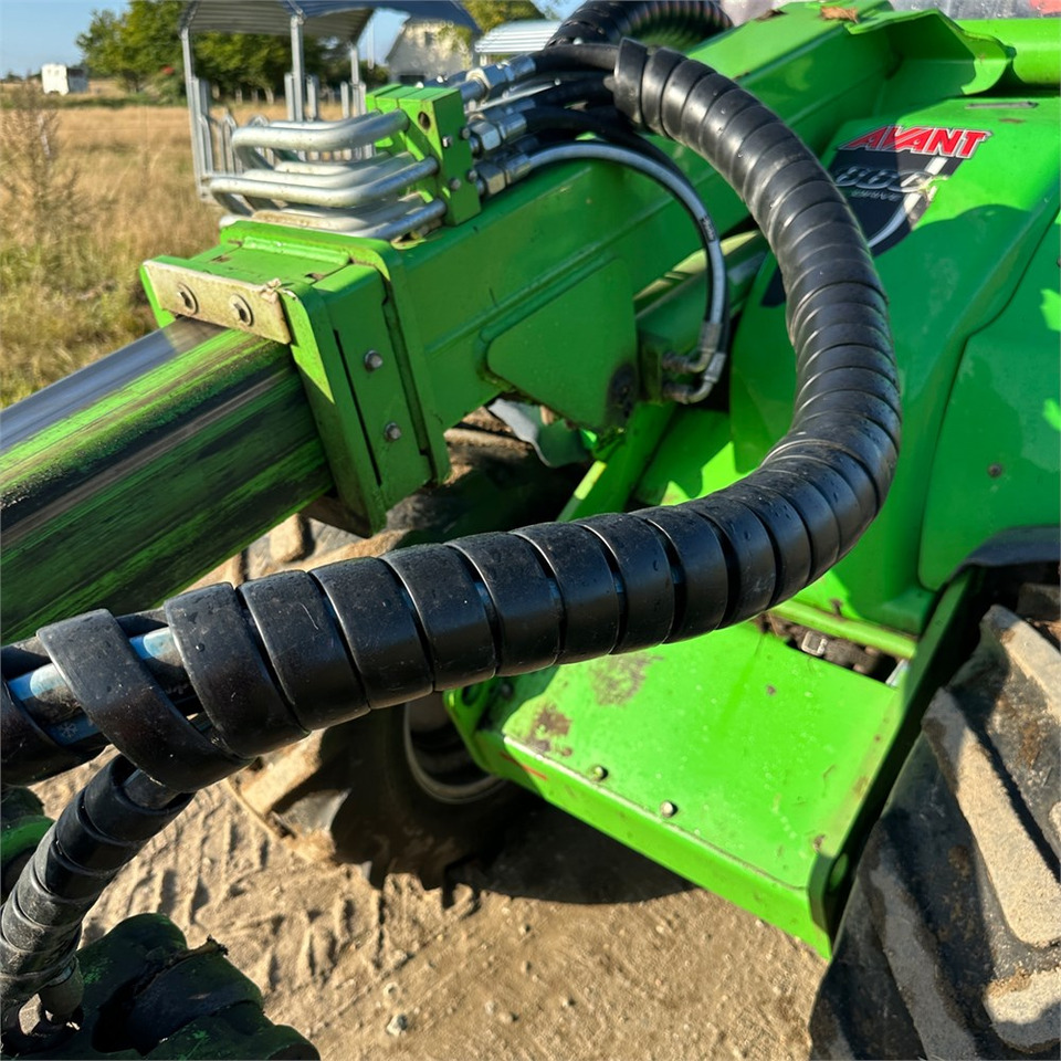 Chargeuse sur pneus Avant 860 i