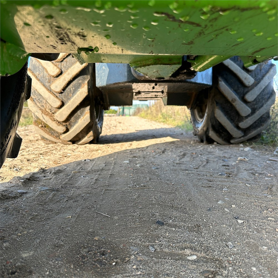 Chargeuse sur pneus Avant 860 i