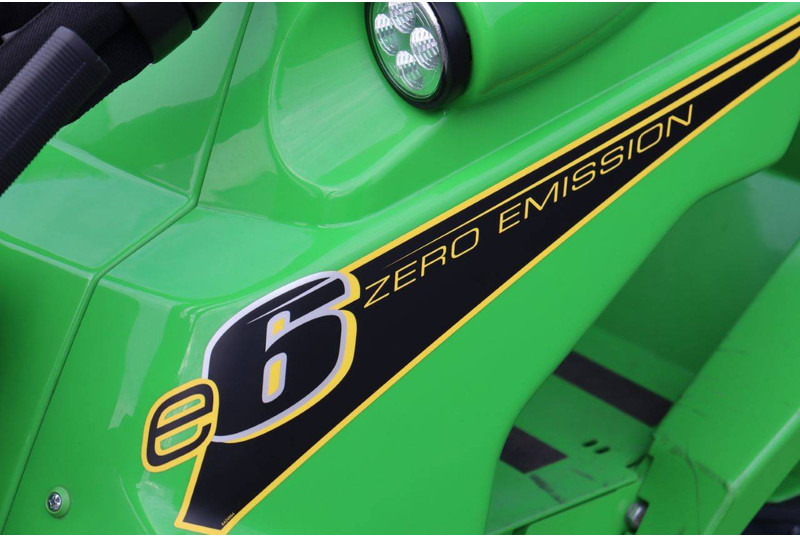 Chargeuse sur pneus Avant E6