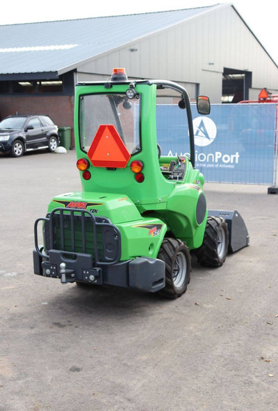 Chargeuse sur pneus Avant E 527 TDL