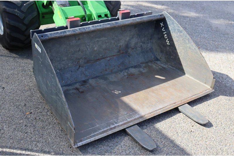 Chargeuse sur pneus Avant M735