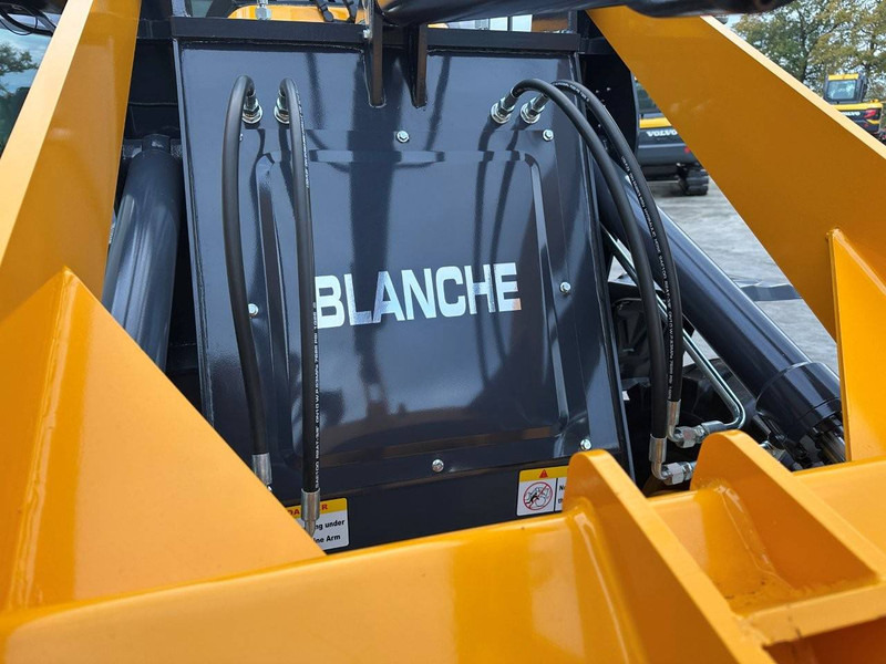 Chargeuse sur pneus BLANCHE TW36