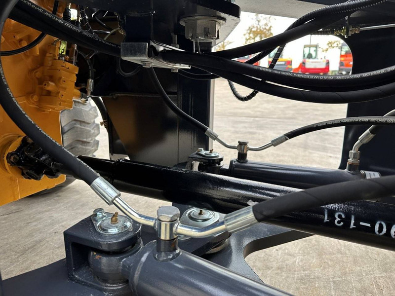 Chargeuse sur pneus BLANCHE TW36