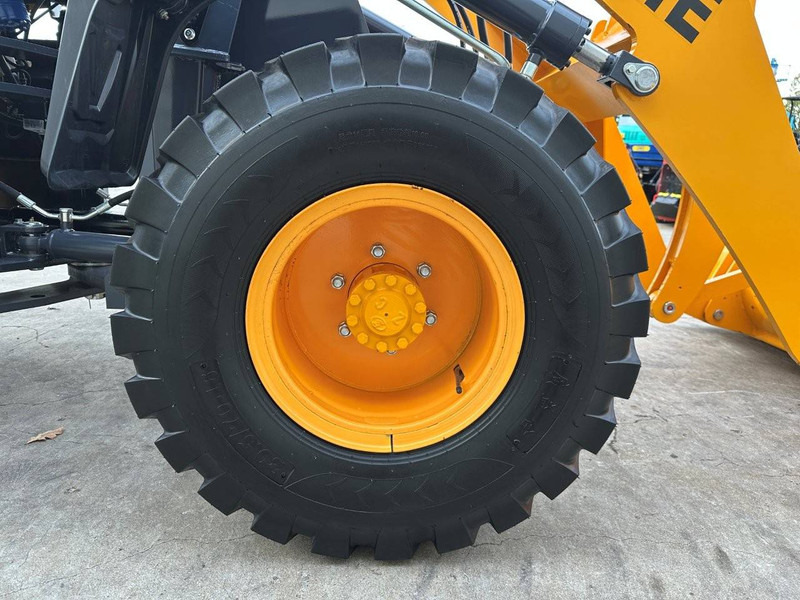 Chargeuse sur pneus BLANCHE TW36