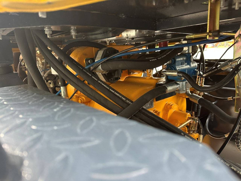 Chargeuse sur pneus BLANCHE TW36