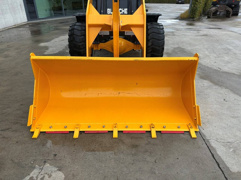 Chargeuse sur pneus BLANCHE TW36