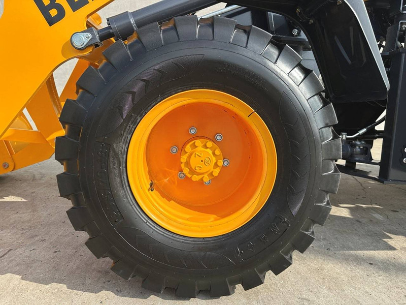 Chargeuse sur pneus BLANCHE TW36