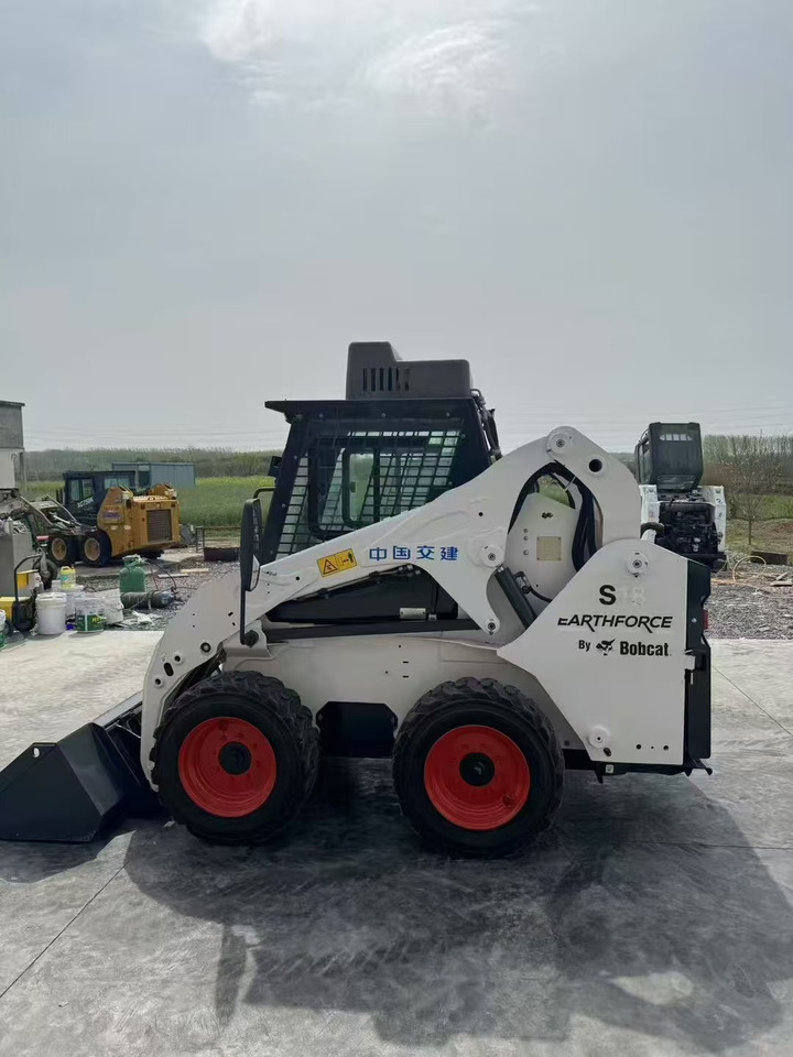 Chargeuse sur pneus BOBCAT S18