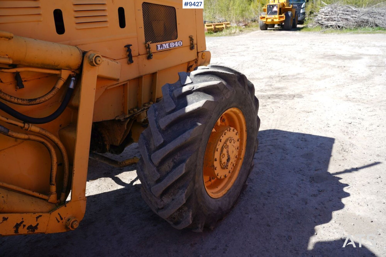 Chargeuse sur pneus Backhoe loader Volvo BM 840
