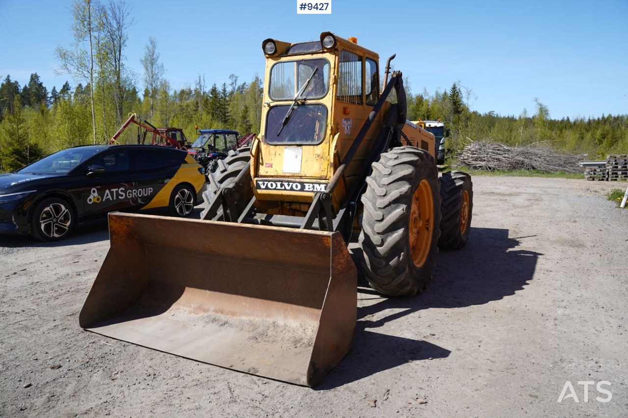Chargeuse sur pneus Backhoe loader Volvo BM 840