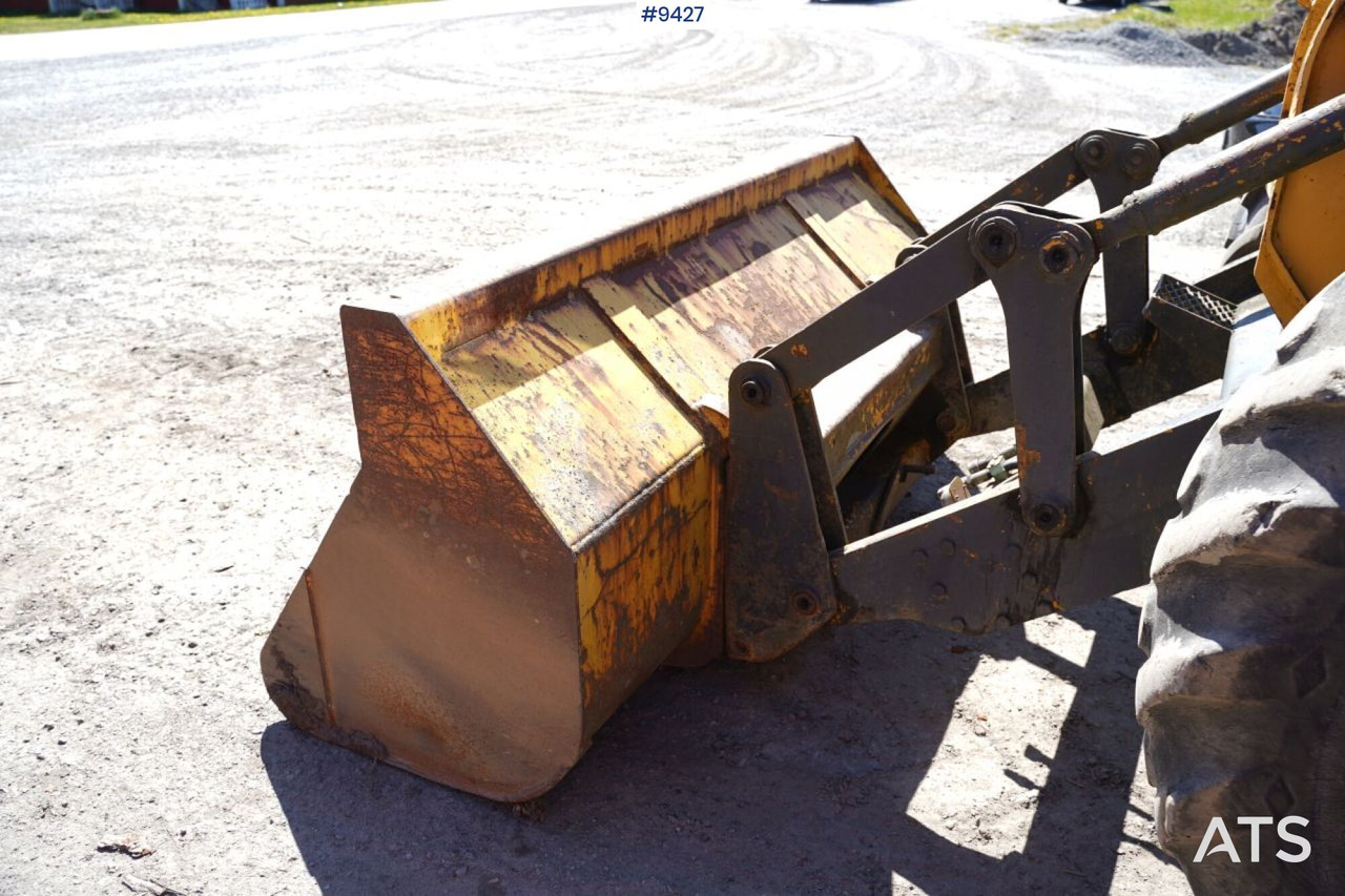 Chargeuse sur pneus Backhoe loader Volvo BM 840