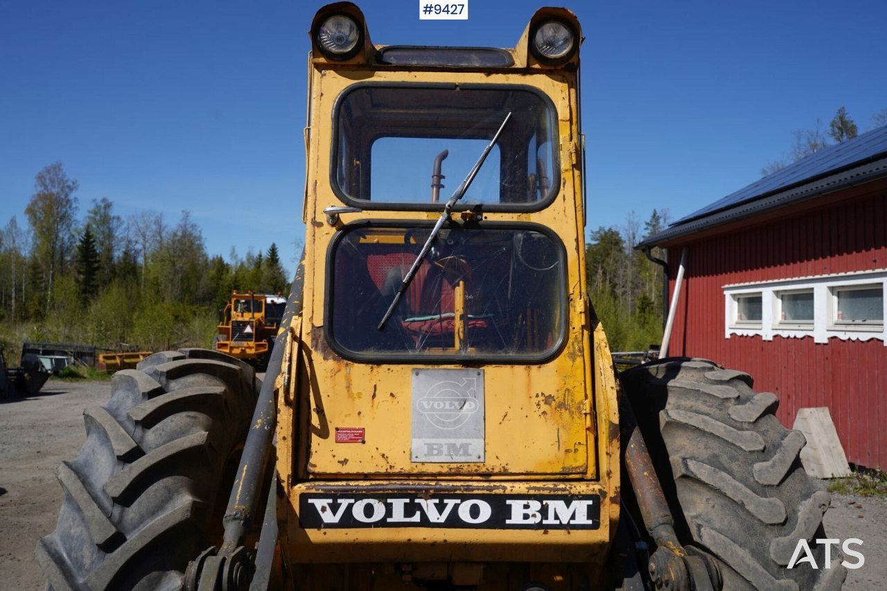 Chargeuse sur pneus Backhoe loader Volvo BM 840
