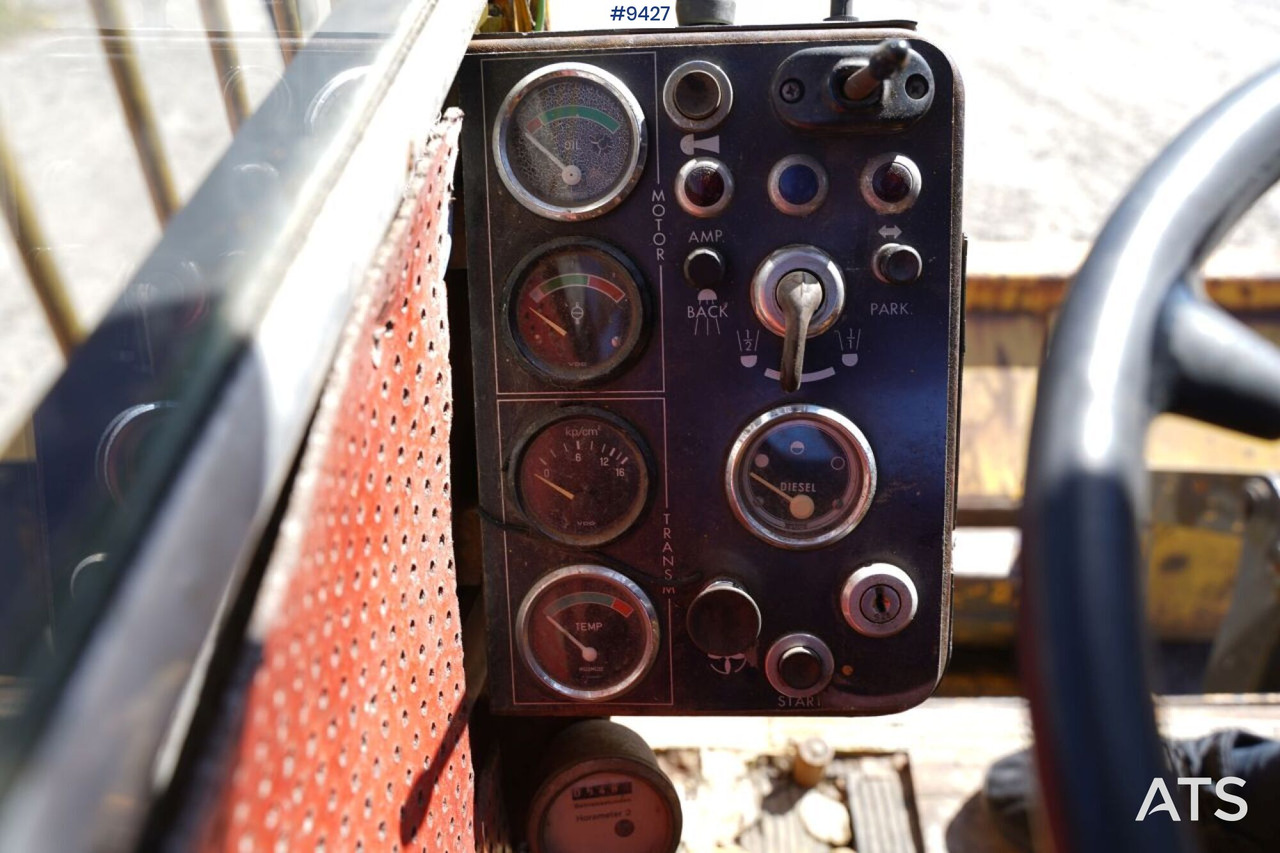 Chargeuse sur pneus Backhoe loader Volvo BM 840