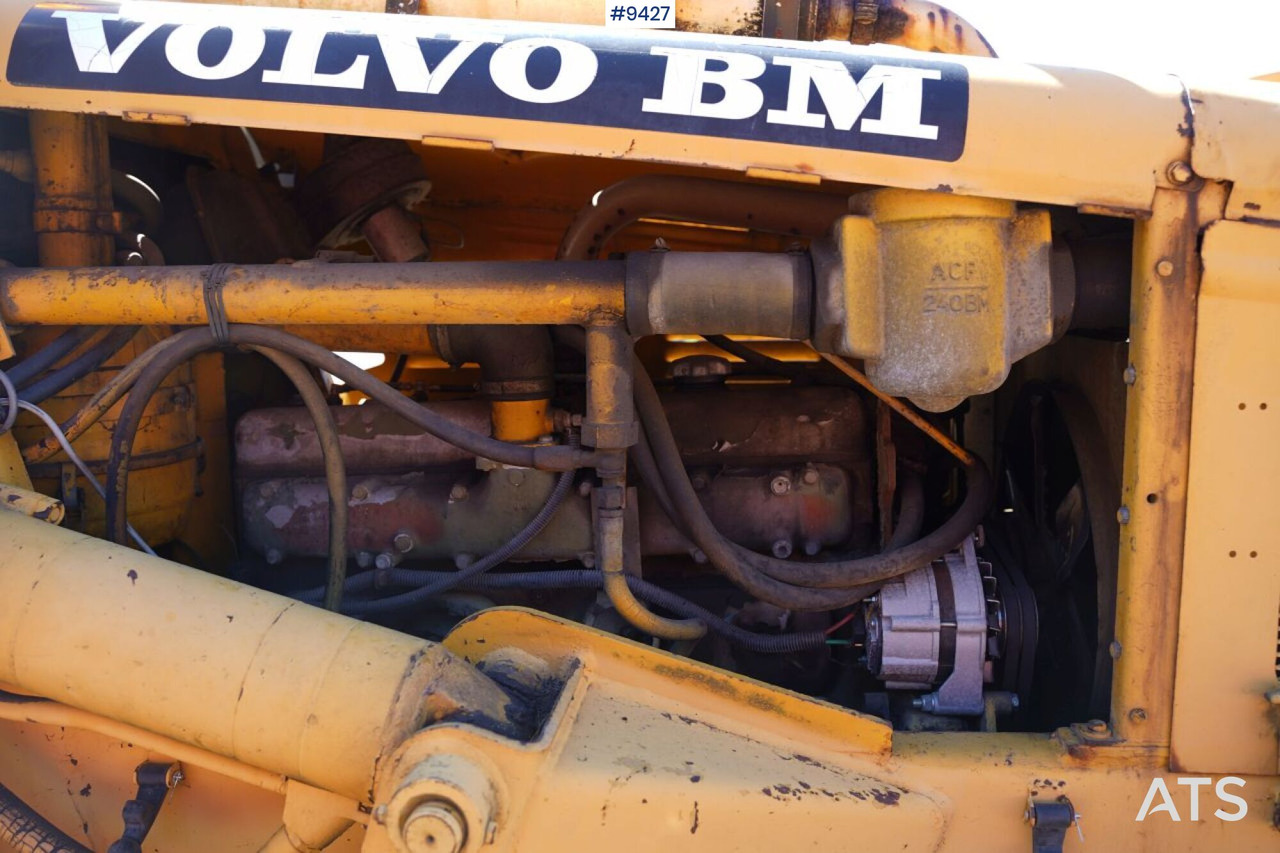 Chargeuse sur pneus Backhoe loader Volvo BM 840