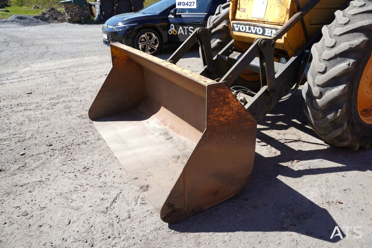 Chargeuse sur pneus Backhoe loader Volvo BM 840