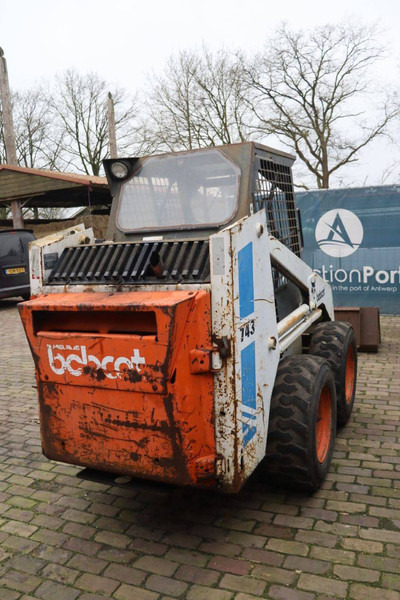 Chargeuse sur pneus Bobcat 743