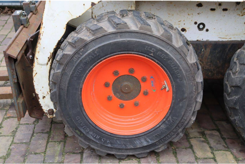 Chargeuse sur pneus Bobcat 743