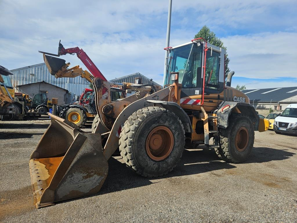 Chargeuse sur pneus CASE 621 D