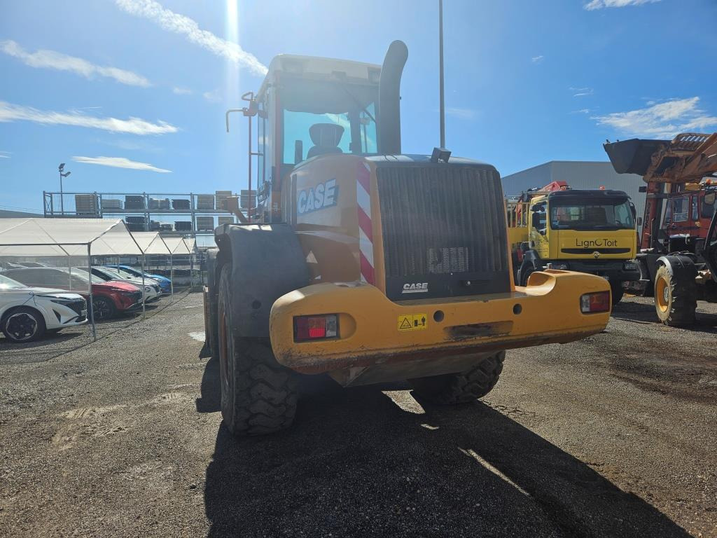 Chargeuse sur pneus CASE 621 D