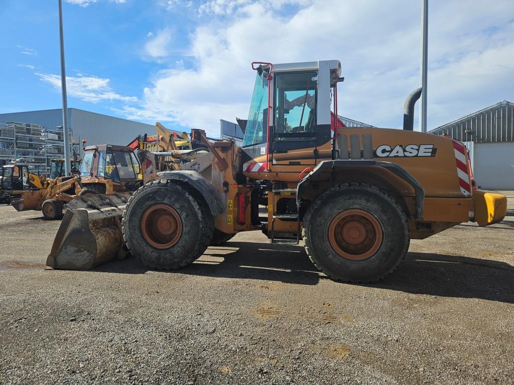 Chargeuse sur pneus CASE 621 D