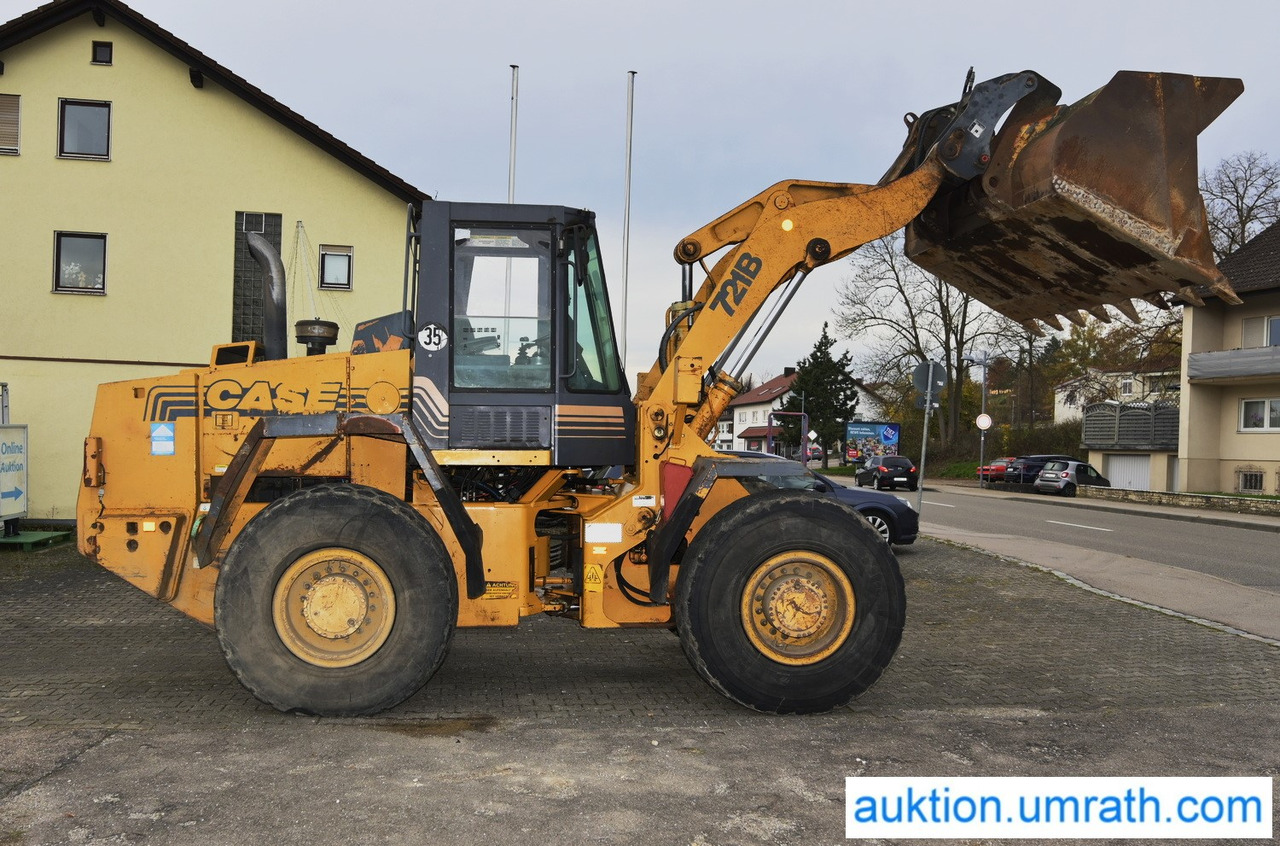 Chargeuse sur pneus CASE 721 B