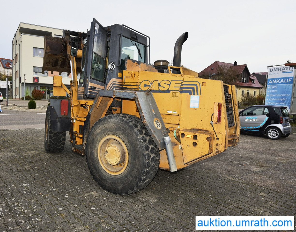 Chargeuse sur pneus CASE 721 B